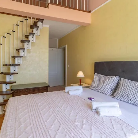 Dom wakacyjny 5 Bedroom Gorgeous In Jadranovo