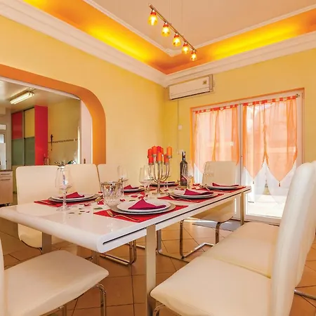 5 Bedroom Gorgeous In Сasa de vacaciones *