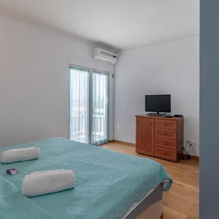 5 Bedroom Gorgeous In Сasa de vacaciones Jadranovo