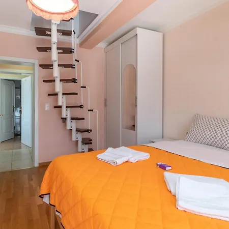 Сasa de vacaciones 5 Bedroom Gorgeous In Jadranovo