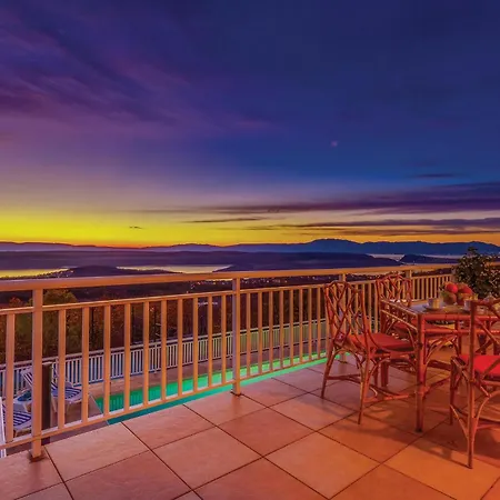 5 Bedroom Gorgeous In Сasa de vacaciones Jadranovo